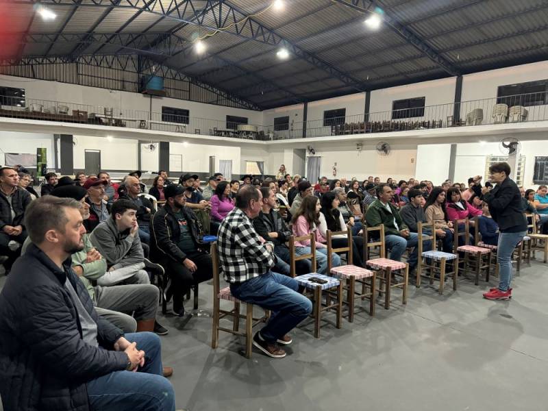 Cooperados de Coxilha Velha, Morro do Marinheiro, Barro Vermelho, Catupi e arredores participaram da reunio do Ncleo 7 - Triunfo 1